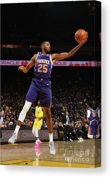 Nba Pro Basketball Canvas Print featuring the photograph Phoenix Suns V Golden State Warriors by Noah Graham