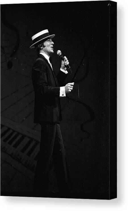 Singer Canvas Print featuring the photograph Des Rehearses by William Lovelace
