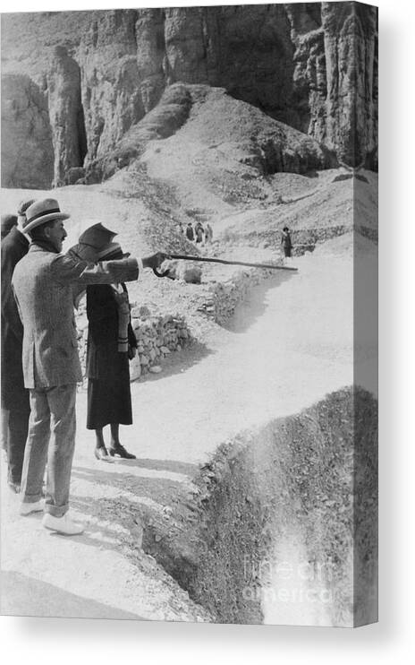 People Canvas Print featuring the photograph Howard Carter Pointing To Egyptian Tomb by Bettmann
