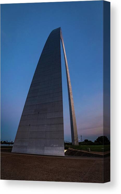 Gateway Arch National Park Canvas Print featuring the photograph Looking South by Joe Kopp