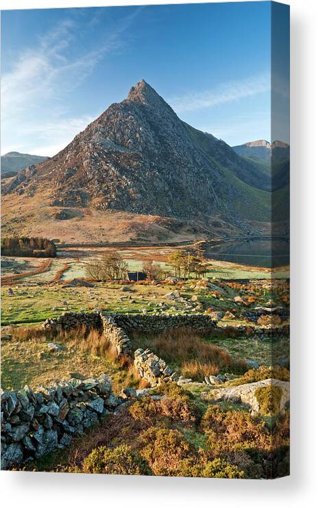Scenics Canvas Print featuring the photograph Peak Of Tryfan, The Glyderau by Alan Novelli