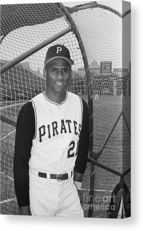 People Canvas Print featuring the photograph Roberto Clemente, Outfielder by Bettmann