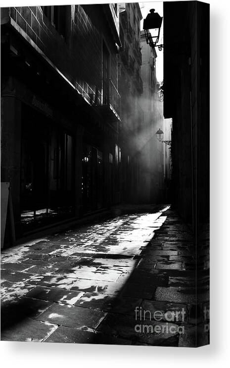 Gothic Style Canvas Print featuring the photograph The Gothic Quarter Of Barcelona by Sergi Escribano