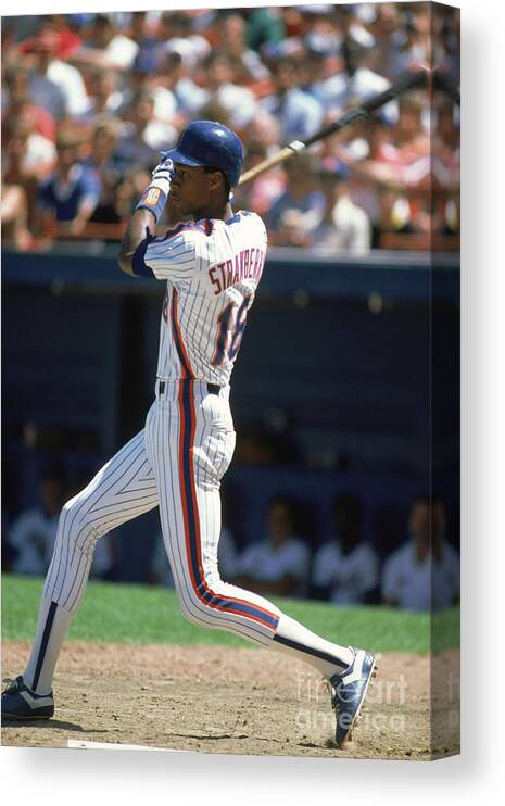 1980-1989 Canvas Print featuring the photograph Darryl Strawberry by Rich Pilling