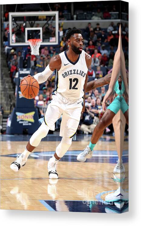 Tyreke Evans Canvas Print featuring the photograph Tyreke Evans #1 by Joe Murphy