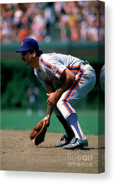 1980-1989 Canvas Print featuring the photograph Keith Hernandez by Ron Vesely