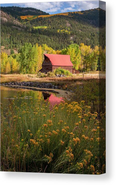 Barn Canvas Print featuring the photograph Autumn Barn by Aaron Spong