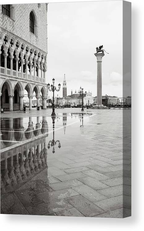 Fine Art Canvas Print featuring the photograph Dsc2377BWs - Doge's palace, Venice by Marco Missiaja