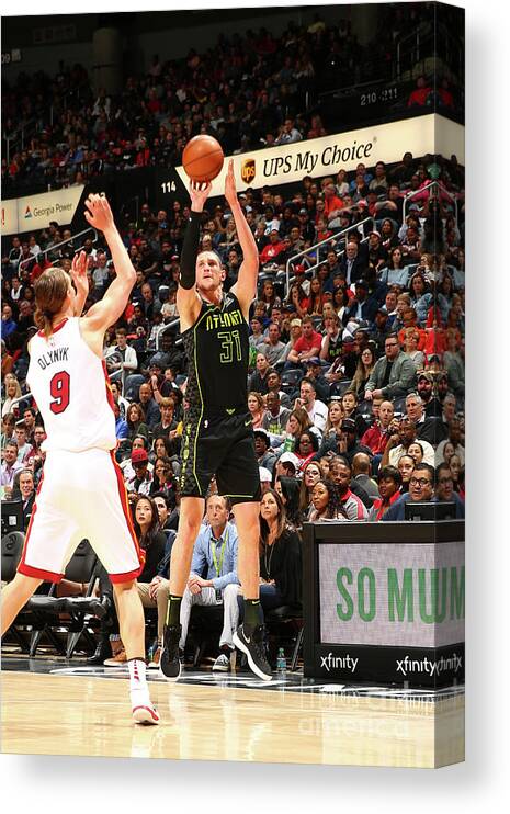 Atlanta Canvas Print featuring the photograph Mike Muscala by Kevin Liles