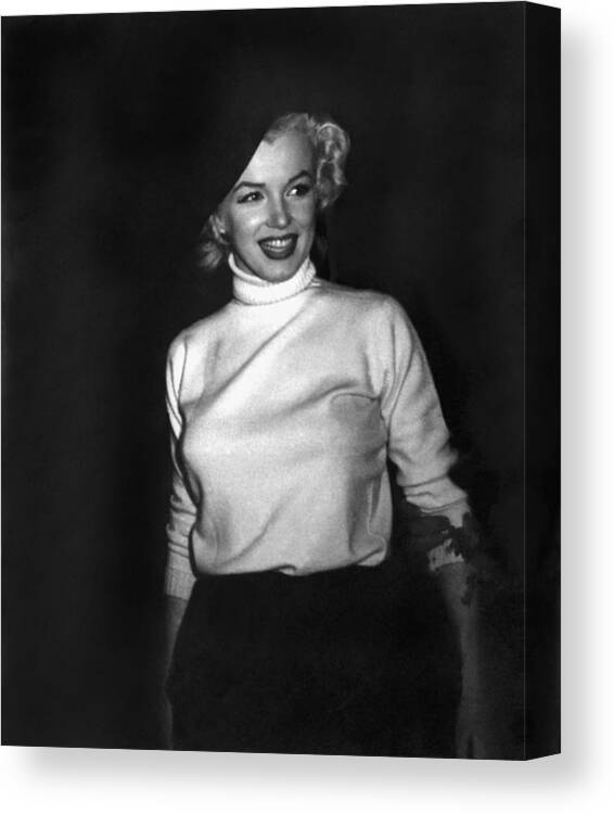 1954 Canvas Print featuring the photograph Marilyn Monroe In Korea #1 by Underwood Archives