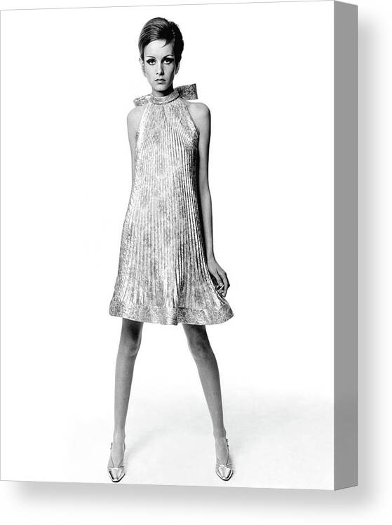 Fashion Canvas Print featuring the photograph Portrait Of Twiggy by Bert Stern