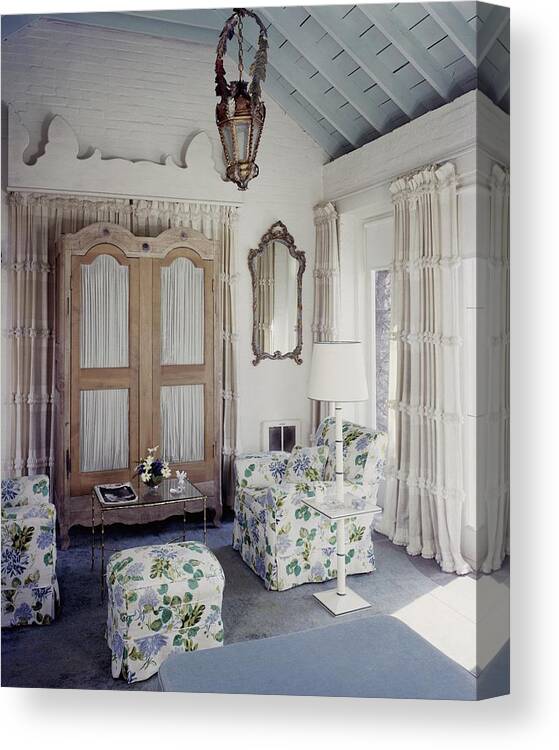 Interior Canvas Print featuring the photograph A Guest Room At Hickory Hill by Tom Leonard