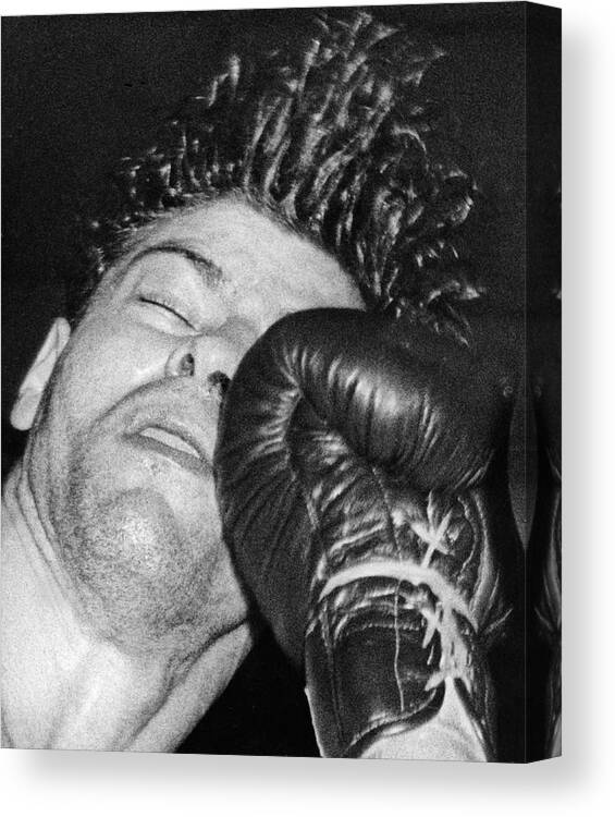 1035-707 Canvas Print featuring the photograph A Welterweight Uppercut by Underwood Archives