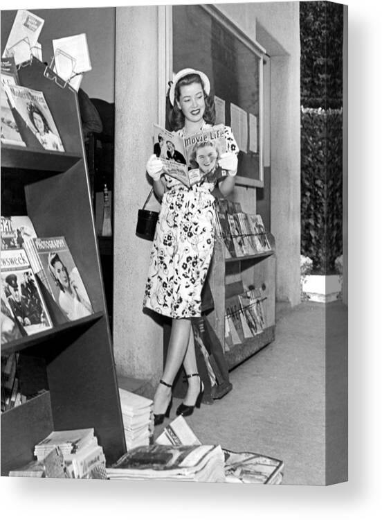 1945 Canvas Print featuring the photograph A Woman At A Magazine Stand by Underwood Archives