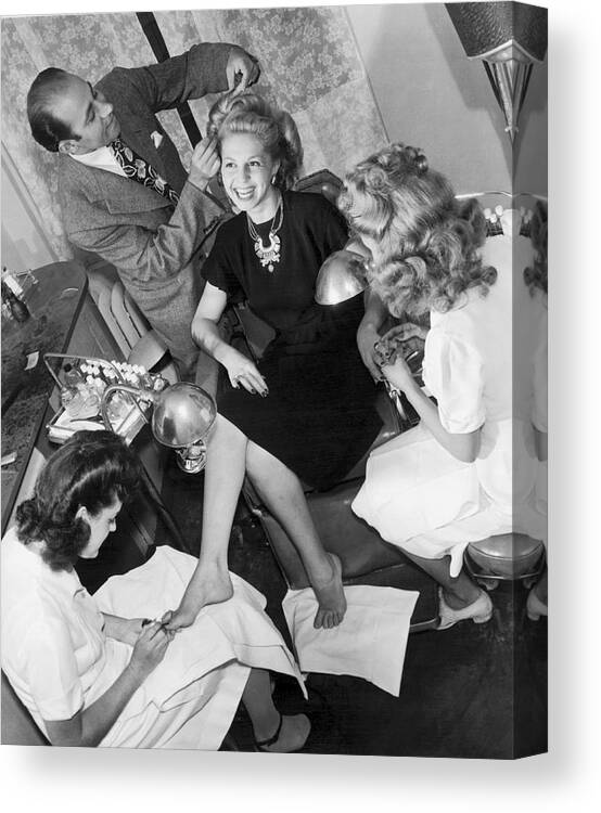 1940's Canvas Print featuring the photograph Beauty Salon Glamorizing by Underwood Archives