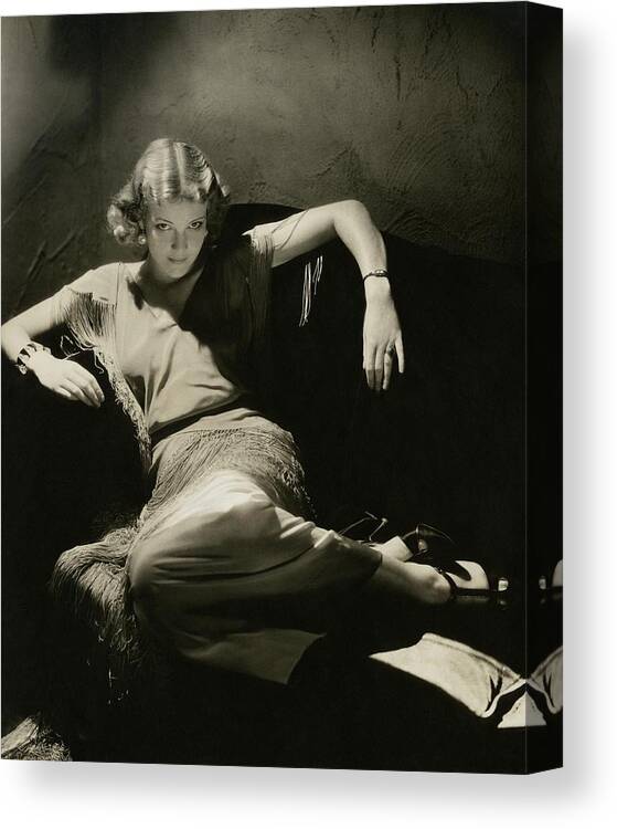 Actress Canvas Print featuring the photograph Elissa Landi Posing On A Sofa by Edward Steichen