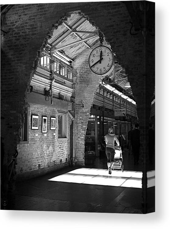 New York City Canvas Print featuring the photograph Lunchtime at Chelsea Market by Rona Black