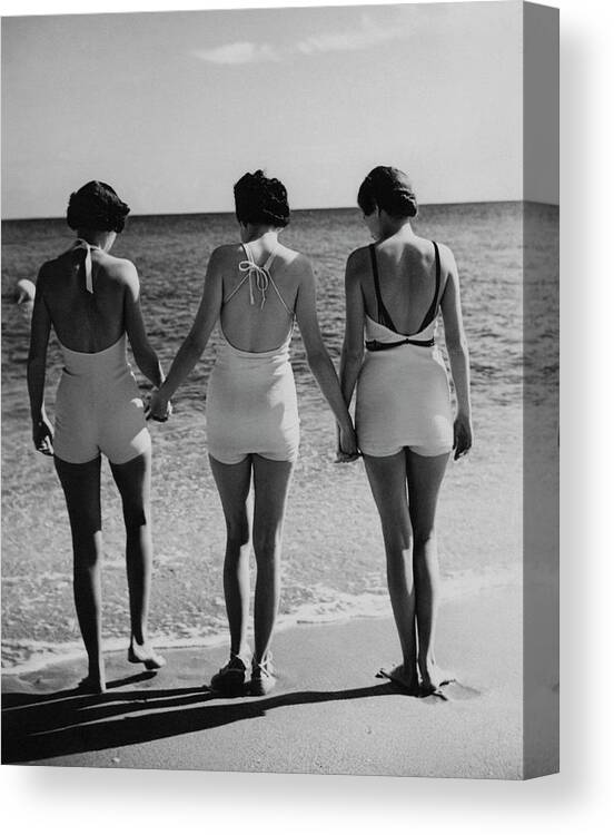 Fashion Canvas Print featuring the photograph Models On A Beach by Toni Frissell