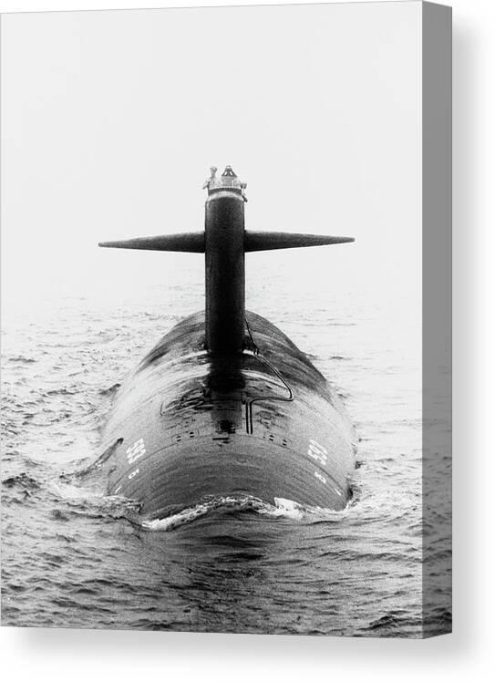 20th Century Canvas Print featuring the photograph Uss Thresher Submarine by Us Navy/science Photo Library