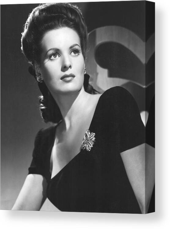 1940s Portraits Canvas Print featuring the photograph Maureen Ohara, 1944 by Everett