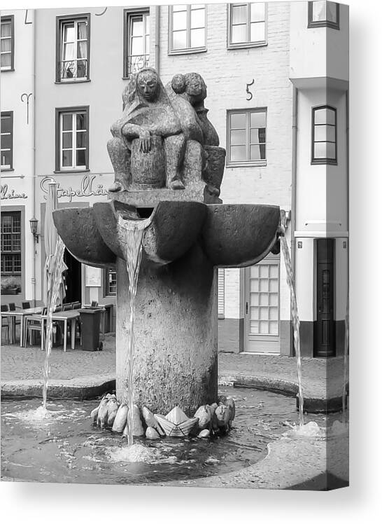 Die Fischweiber Canvas Print featuring the photograph Fish Wives Fountain by Pamela Newcomb