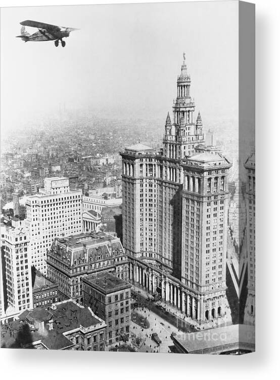 Event Canvas Print featuring the photograph Aircraft Flying Over New York by Bettmann