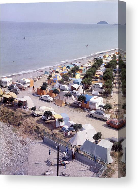Vertical Canvas Print featuring the photograph Beach in Ceriale, Italy by Ralph Crane