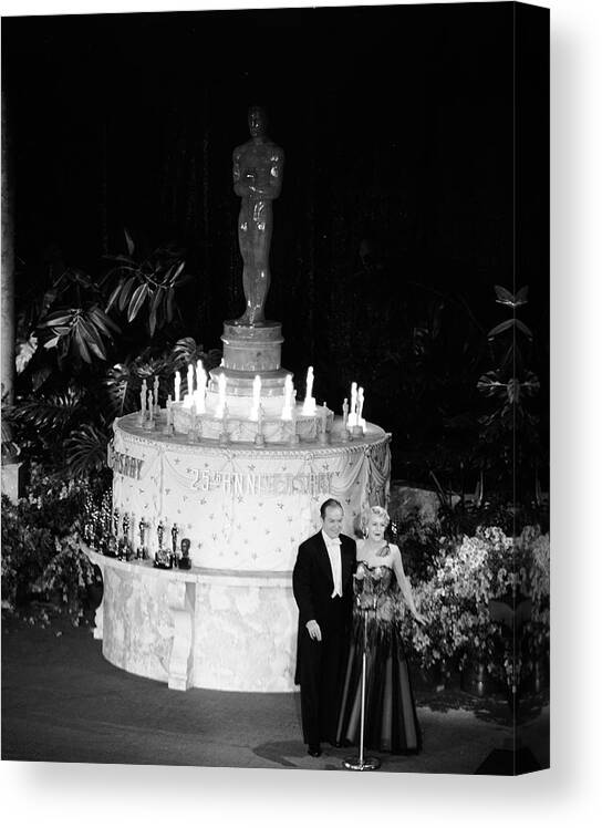 02/03/05 Canvas Print featuring the photograph Hope & Maxwell At Academy Awards by J.R. Eyerman