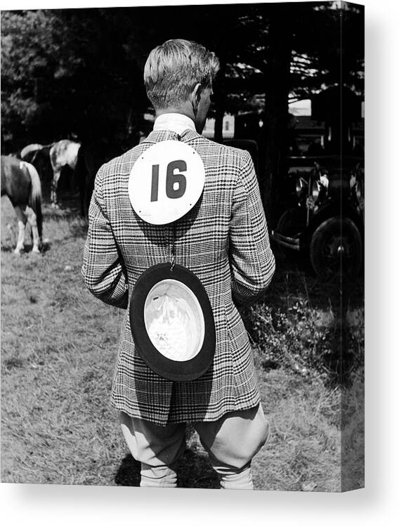 Vertical Canvas Print featuring the photograph Horse Show by Alfred Eisenstaedt