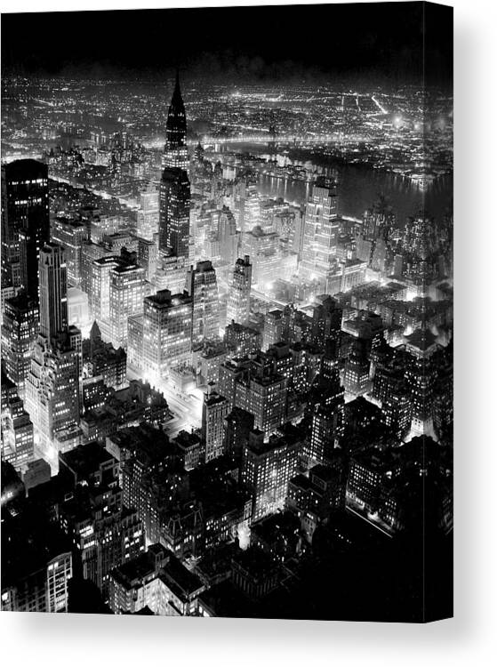 Looking Canvas Print featuring the photograph Midtown Manhattan Sparkles On A Crisp by New York Daily News Archive