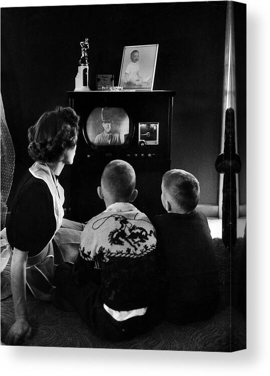 Archival Canvas Print featuring the photograph Mother And Children by Alfred Eisenstaedt