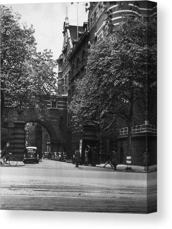 Thames Embankment Canvas Print featuring the photograph Scotland Yard by Fox Photos