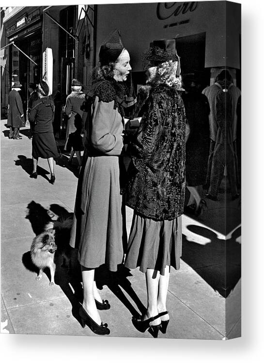 Lifeown Canvas Print featuring the photograph Sidewalk Of Fifth Avenue by Alfred Eisenstaedt