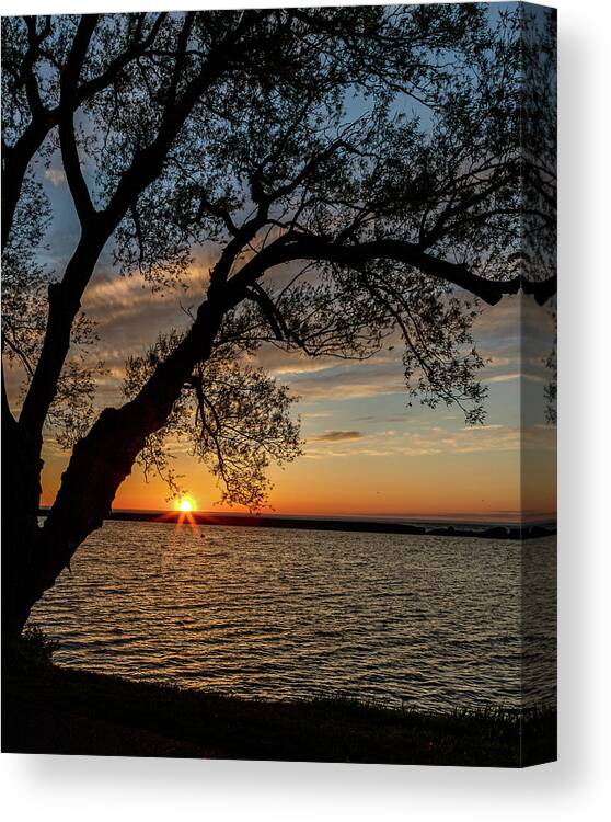Sunset Canvas Print featuring the photograph Sunset at Breitbeck Park by Rod Best