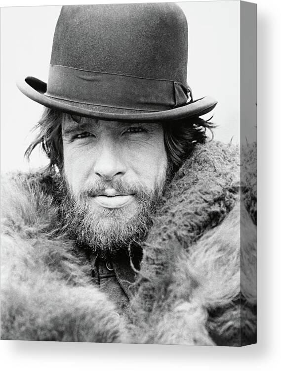 Warren Beatty Canvas Print featuring the photograph WARREN BEATTY in MCCABE and MRS. MILLER -1971-. by Album