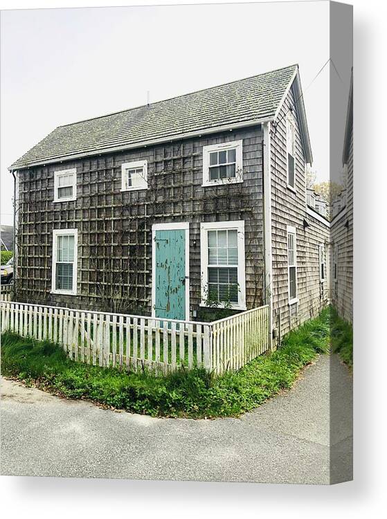 Cape Cod Canvas Print featuring the photograph Cottage Cozy by Sue Morris
