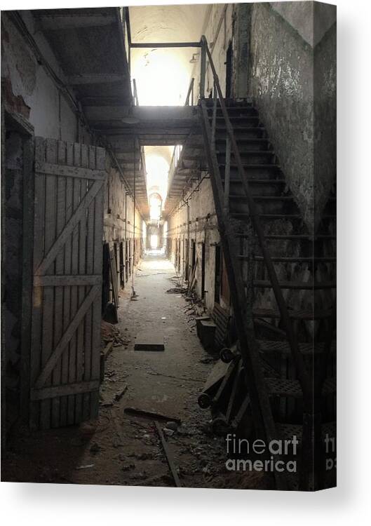 Eastern State Penitentiary Canvas Print featuring the photograph Knrn0403 by Henry Butz