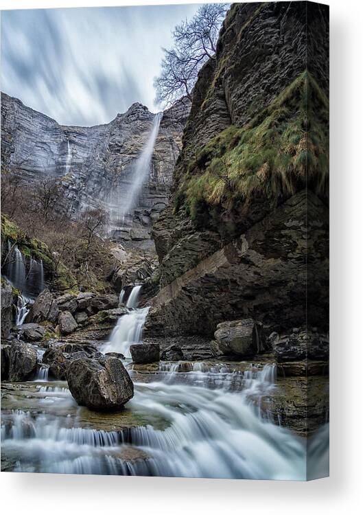 Tranquility Canvas Print featuring the photograph Salto Del Nervión by Javier Nistal Baz