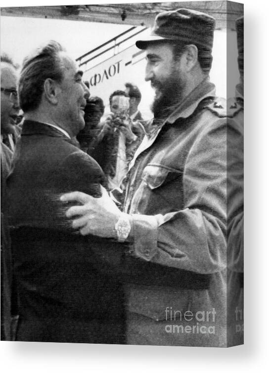 1972 Canvas Print featuring the photograph Fidel Castro by Granger