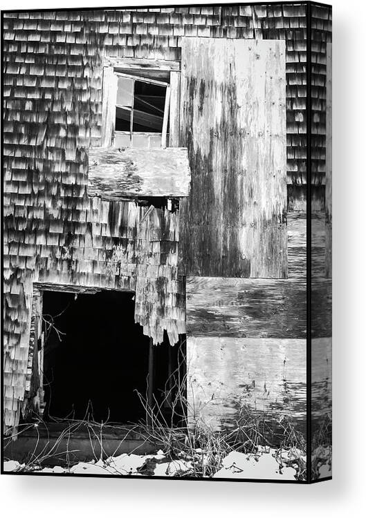 B&w Canvas Print featuring the photograph Benjamin Nye Homestead by Frank Winters