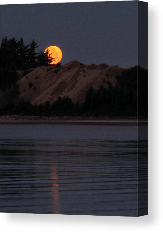 Moon Canvas Print featuring the photograph Dawn Moon Glow by Suzy Piatt