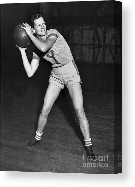 People Canvas Print featuring the photograph Babe Didrikson Throwing Basketball by Bettmann