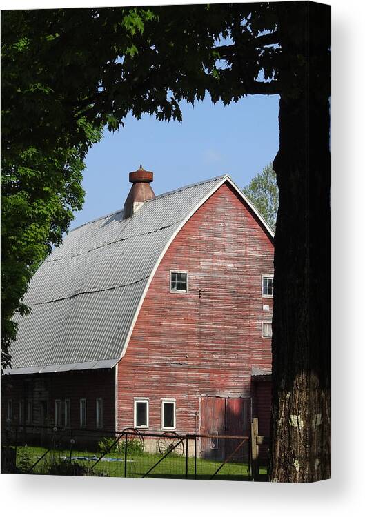 Barn Canvas Print featuring the photograph Beautiful Barn by Kathy Chism