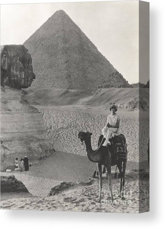 1920s Canvas Print featuring the photograph Camel Ride At The Sphinx And Pyramids by Everett Collection