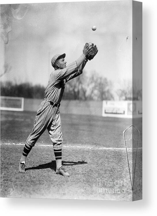 People Canvas Print featuring the photograph Melvin Ott Of The Ny Giants At Training by Bettmann