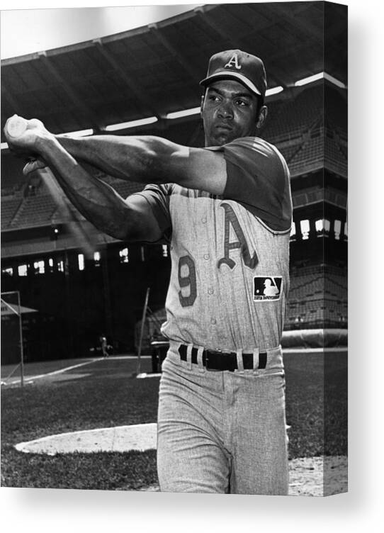 People Canvas Print featuring the photograph Reggie Jackson by Hulton Archive