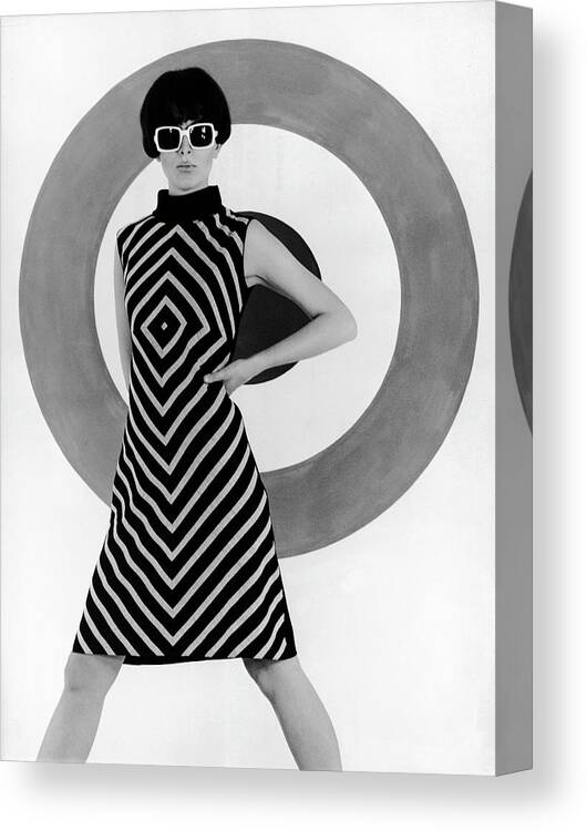 Milan Canvas Print featuring the photograph The Look Op Art In Milan 1966 by Keystone-france