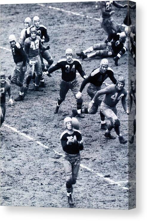 Don Canvas Print featuring the photograph Don Hutson in action by Gianfranco Weiss