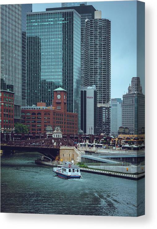 Chicago Canvas Print featuring the photograph Heading East by Nisah Cheatham