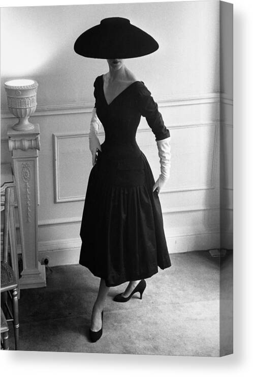 1950-1959 Canvas Print featuring the photograph New Look by Kurt Hutton